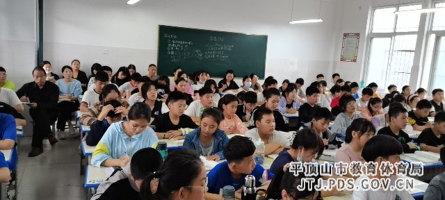范杰语文课学生.jpg