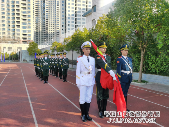 平顶山市第四十一中学学习党的十九届六中全会精神升旗仪式137.png 平顶山市第四十一中学学习党的十九届六中全会精神升旗仪式137.png
