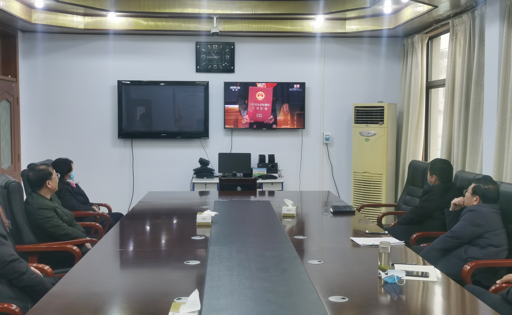 郏县教体局收看全国脱贫攻坚总结表彰大会.jpg 郏县教体局收看全国脱贫攻坚总结表彰大会.jpg