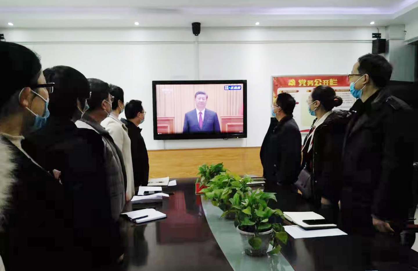 市十二中观看全国脱贫攻坚总结表彰大会1.jpg 市十二中观看全国脱贫攻坚总结表彰大会1.jpg