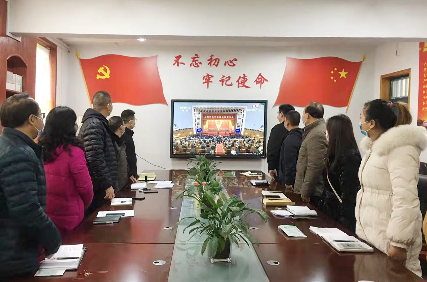 市十一中观看全国脱贫攻坚总结表彰大会.jpg 市十一中观看全国脱贫攻坚总结表彰大会.jpg