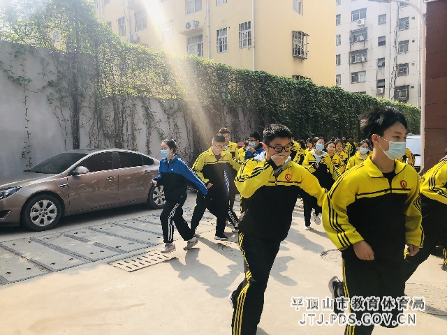 安全疏散演练_副本.jpg