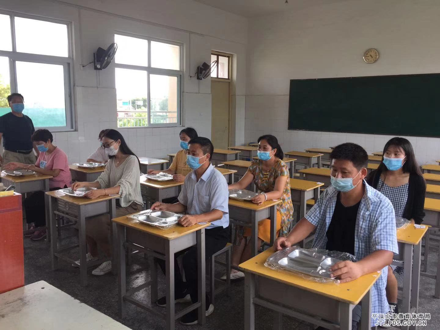 演练三就餐1.jpg 演练三就餐1.jpg