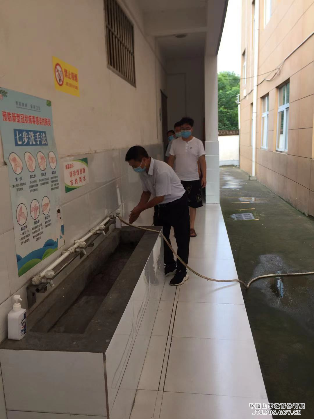 演练四如厕2.jpg 演练四如厕2.jpg