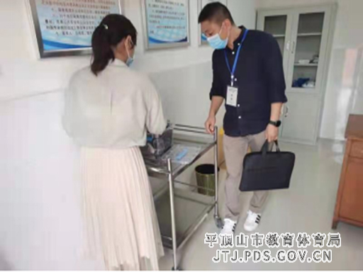 1_市教体局纪检监察组莅临我校检查(3) 2-342.png