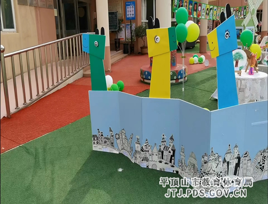 举行庆六一绘画作品展 2-99.png 举行庆六一绘画作品展 2-99.png