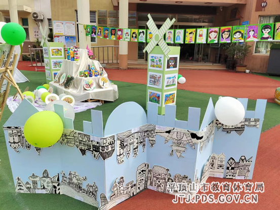 举行庆六一绘画作品展 2-102.png 举行庆六一绘画作品展 2-102.png