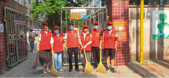 平顶山市第四十四中学开展“一校一庭院”志愿服务活动109.png 平顶山市第四十四中学开展“一校一庭院”志愿服务活动109.png