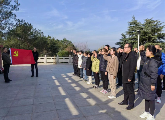 平顶山市第十六中学开展“追寻红色足迹 传承红色精神”主题党日活动427.png 平顶山市第十六中学开展“追寻红色足迹 传承红色精神”主题党日活动427.png