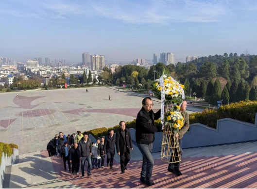 平顶山市第十六中学开展“追寻红色足迹 传承红色精神”主题党日活动238.png 平顶山市第十六中学开展“追寻红色足迹 传承红色精神”主题党日活动238.png