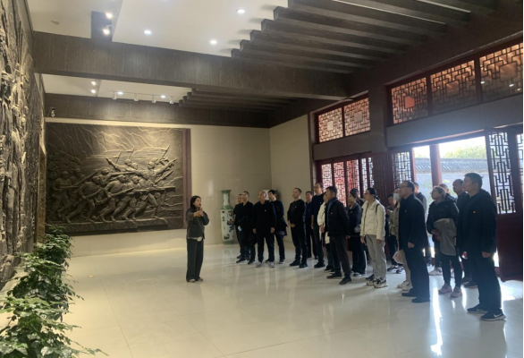 平顶山市第十六中学开展“追寻红色足迹 传承红色精神”主题党日活动685.png