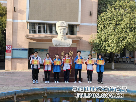 传承雷锋精神 彰显时代担当——市二中“学雷锋”活动月之主题黑板报展148.png