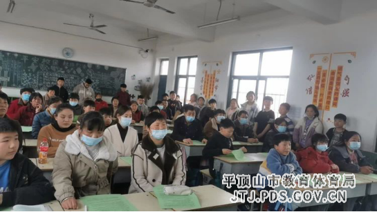 郏县冢头镇前王庄学校召开教育法律法规进校园暨家校共育家长会685.png 郏县冢头镇前王庄学校召开教育法律法规进校园暨家校共育家长会685.png