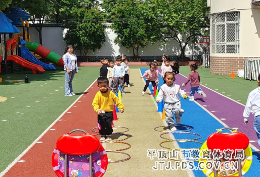 14. 平动幼儿园保育员户外游戏比赛357.png 14. 平动幼儿园保育员户外游戏比赛357.png