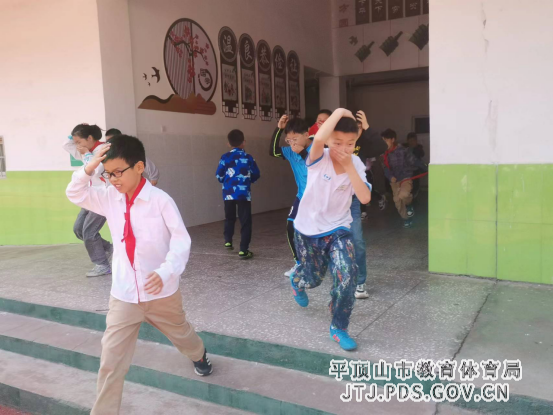 舞钢市第一小学5.12防灾减灾安全疏散演练961.png 舞钢市第一小学5.12防灾减灾安全疏散演练961.png