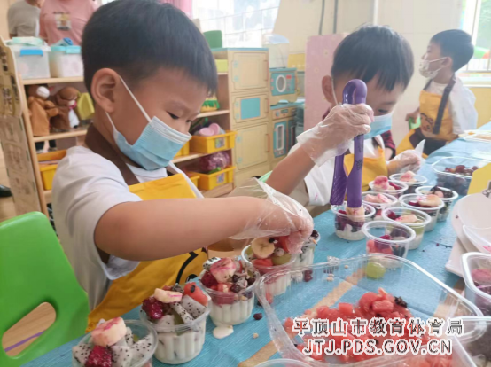 17. 平东幼儿园举行“庆六一”亲子食育暨第二届美食节活动477.png 17. 平东幼儿园举行“庆六一”亲子食育暨第二届美食节活动477.png