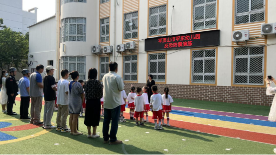 6.平东幼儿园开展反恐防暴应急演练活动699.png
