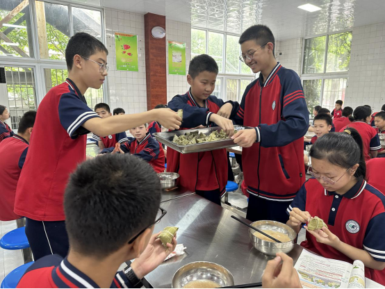 市四十六中:共度和谐端午 传承优秀传统435.png 市四十六中:共度和谐端午 传承优秀传统435.png
