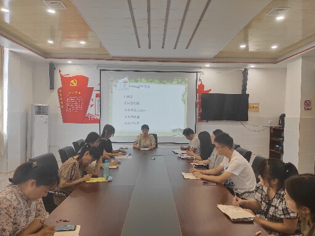 新教师培训2.jpg 新教师培训2.jpg