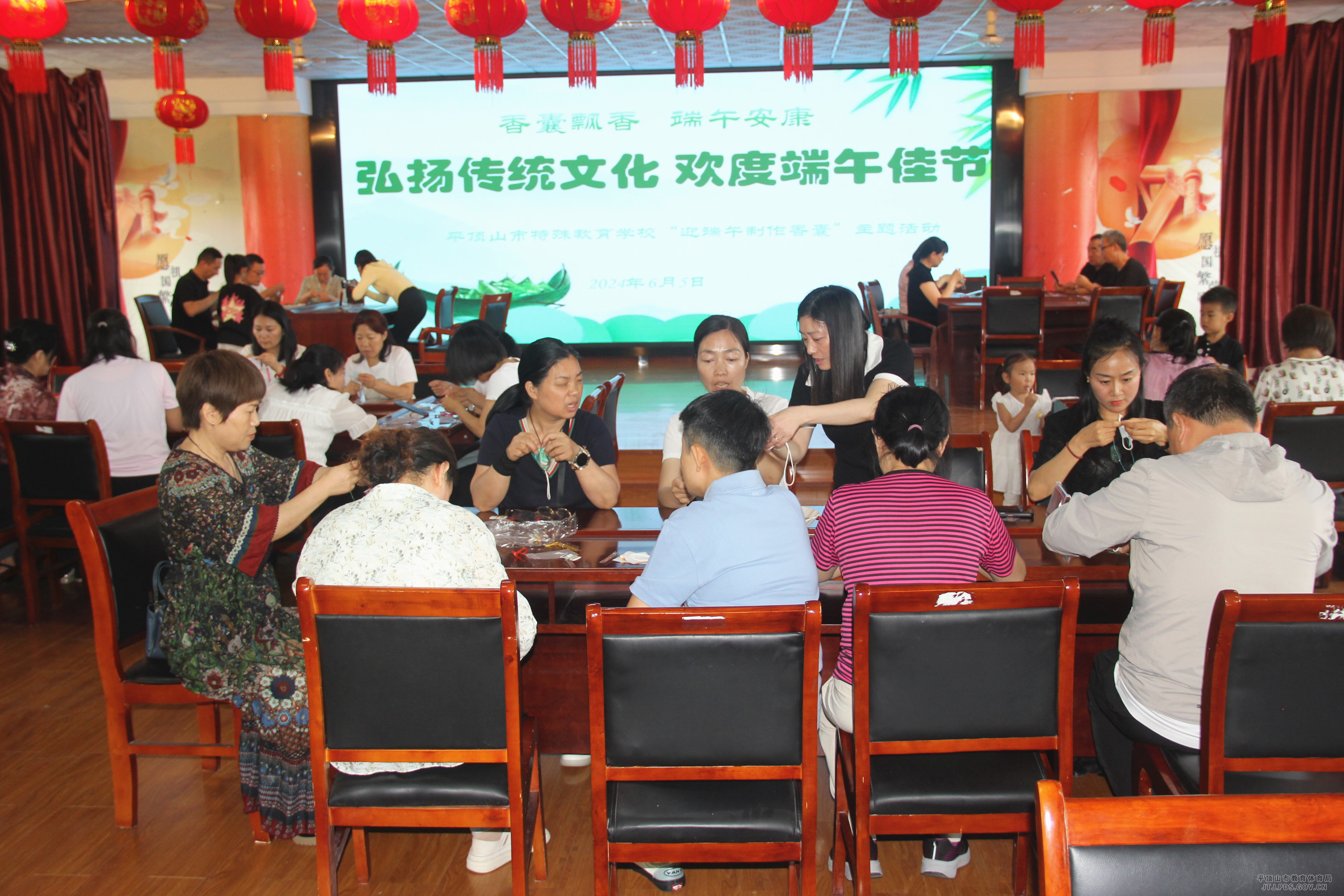 端午制作香囊 061.JPG 端午制作香囊 061.JPG