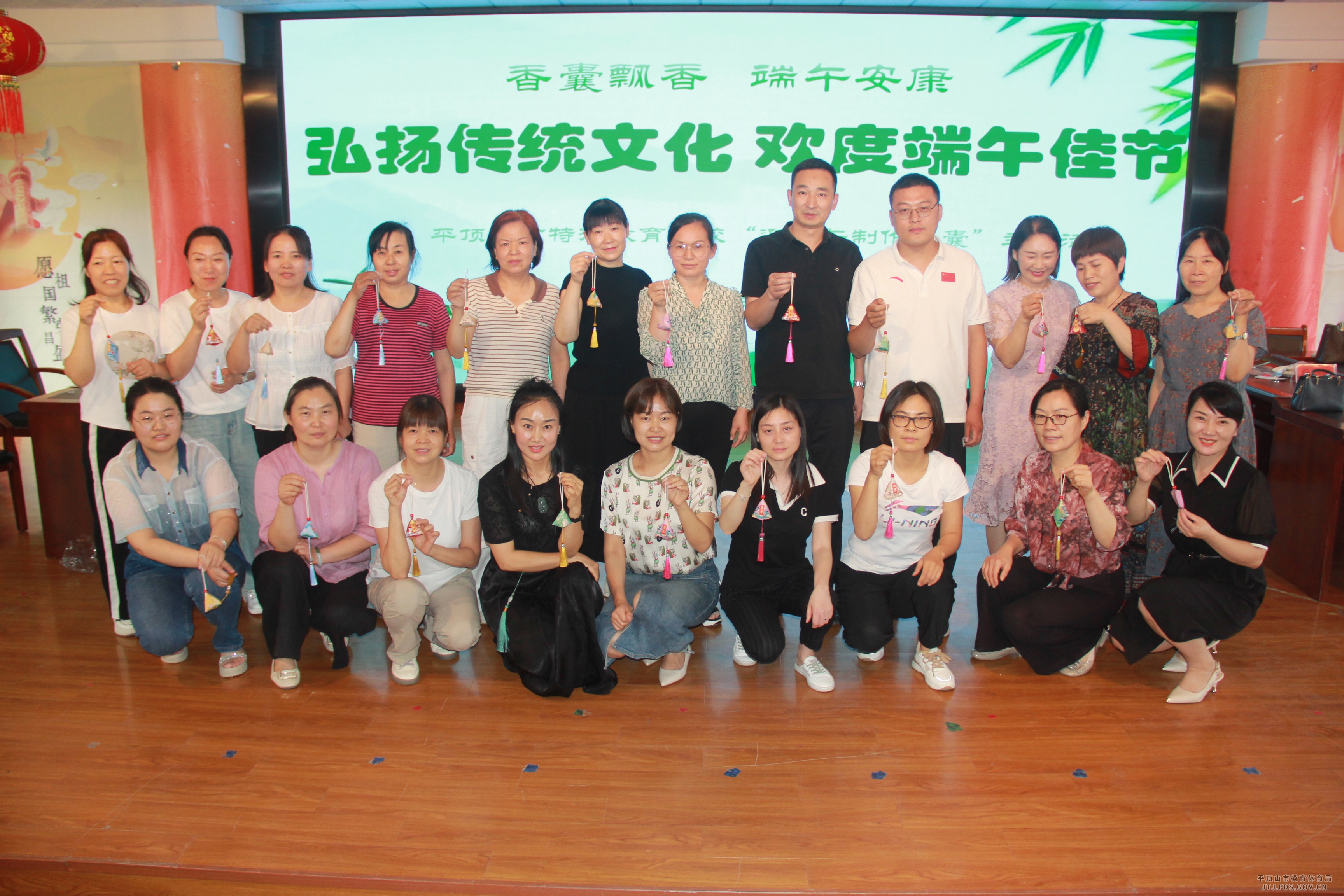 端午制作香囊 191.JPG 端午制作香囊 191.JPG