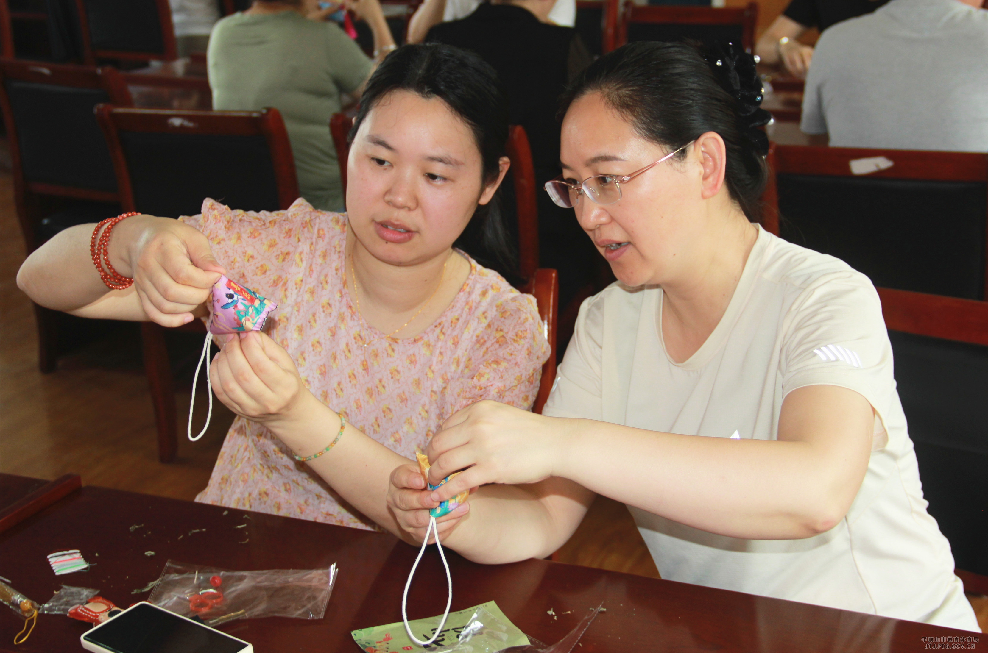 端午制作香囊 084.JPG 端午制作香囊 084.JPG